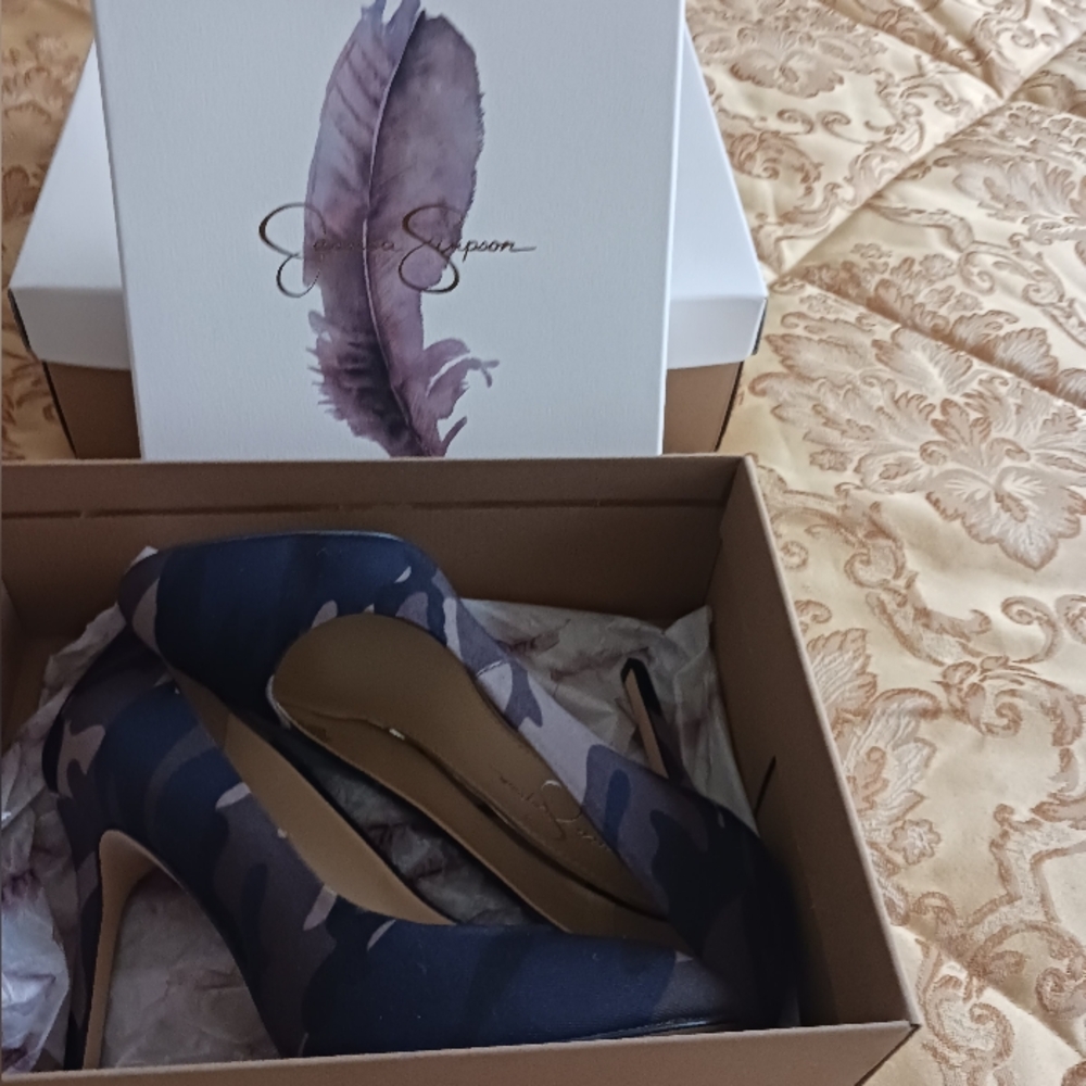 Jessica Simpson, Size 6.5 Green Camouflage